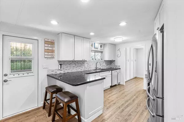 318 Rustic LN, Rohnert Park, CA 94928