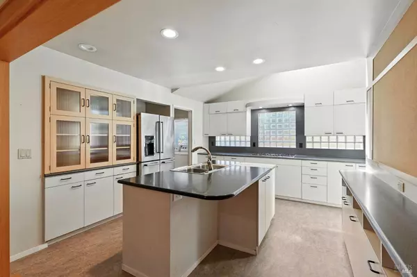 Petaluma, CA 94954,1293 Pacific AVE