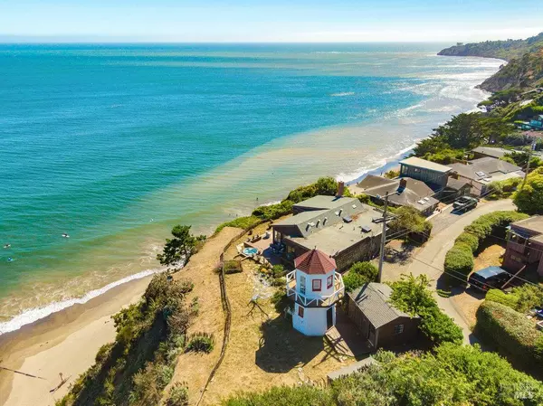 Bolinas, CA 94924,77 Crescente AVE