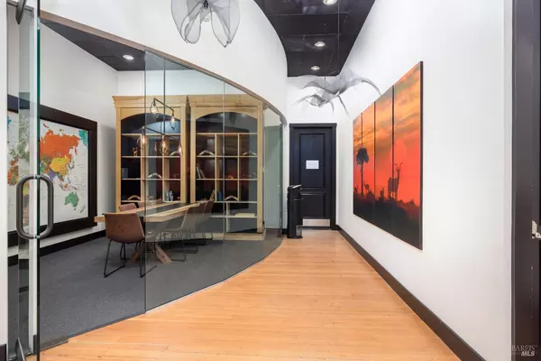 Petaluma, CA 94952,11 5th ST 201