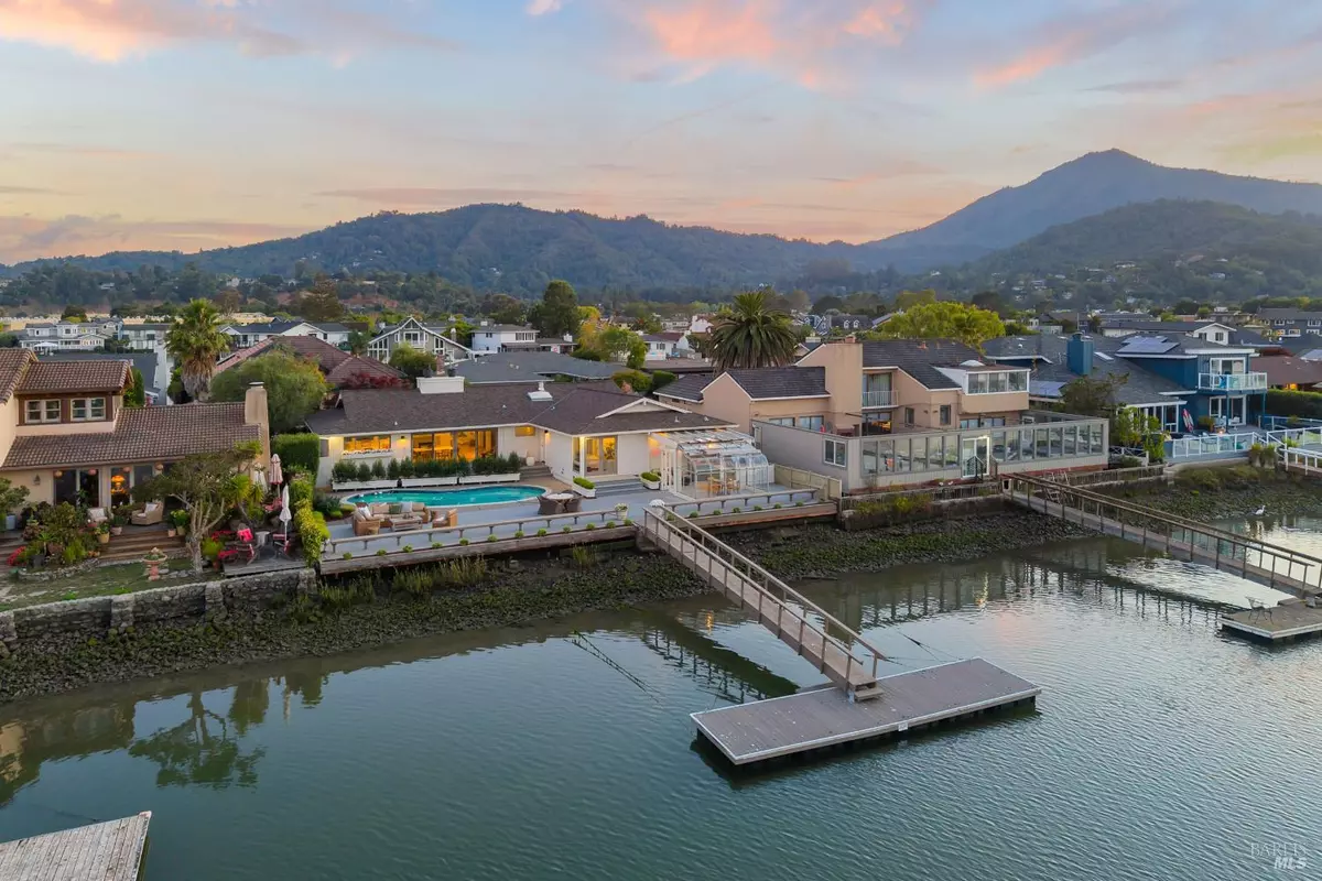 Larkspur, CA 94939,334 RIVIERA CIR