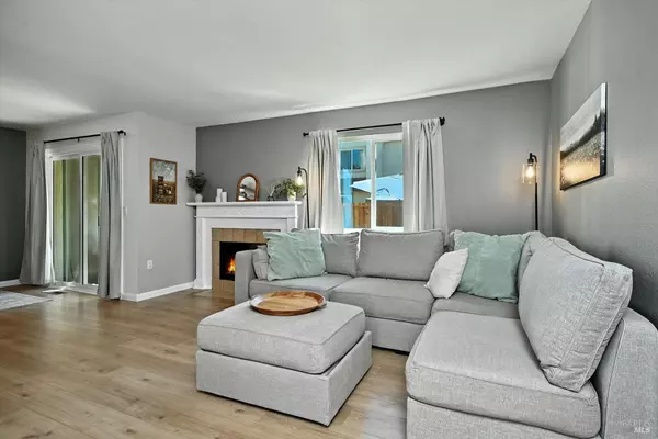 Rohnert Park, CA 94928,27 Fredrick DR