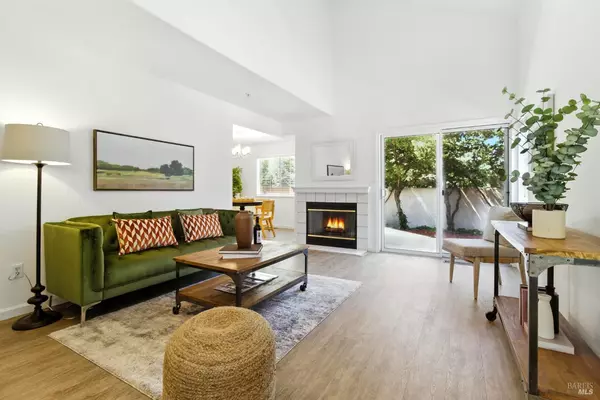 837 Vineyard PL, Petaluma, CA 94954