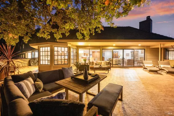 607 Wild Oak DR, Santa Rosa, CA 95409
