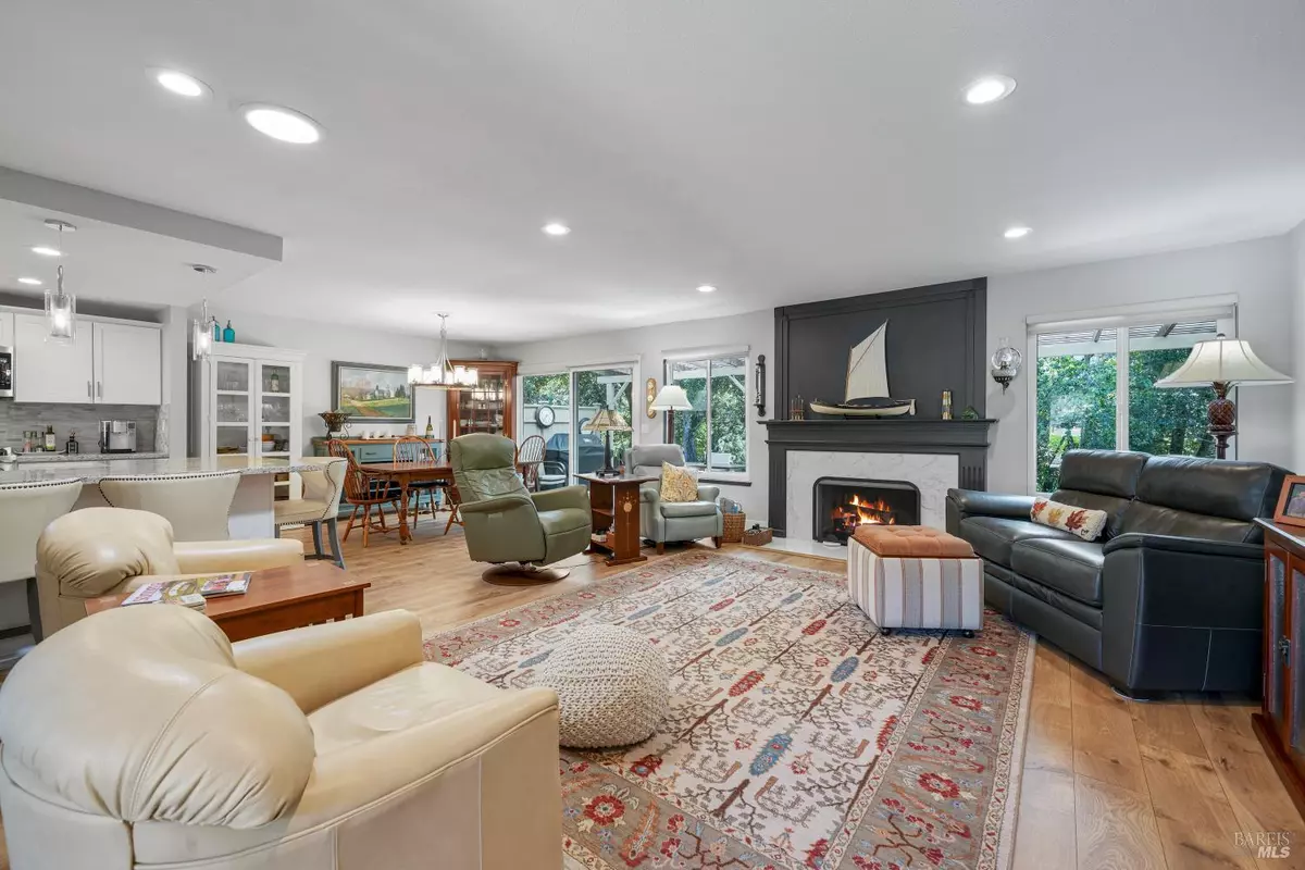 Santa Rosa, CA 95409,6493 Meadowridge CT