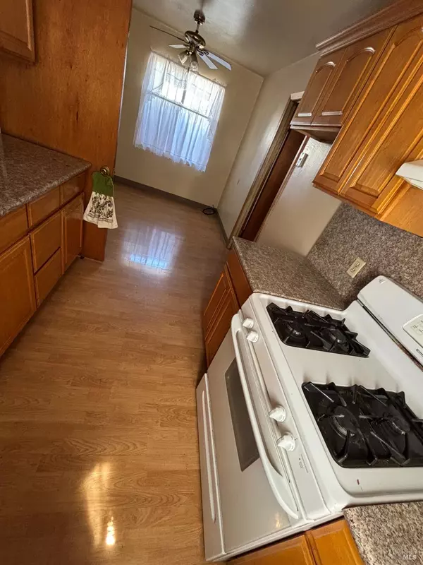 Richmond, CA 94804,330 S 16th ST