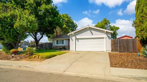 720 E Creekside CIR, Dixon, CA 95620