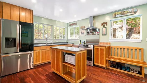 Lagunitas, CA 94938,20 Corona AVE