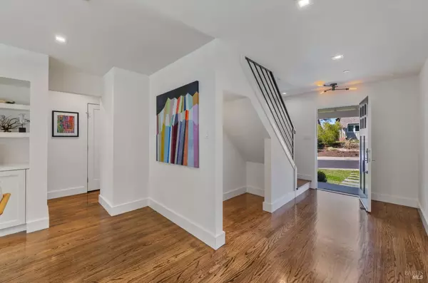 Corte Madera, CA 94925,137 Granada DR