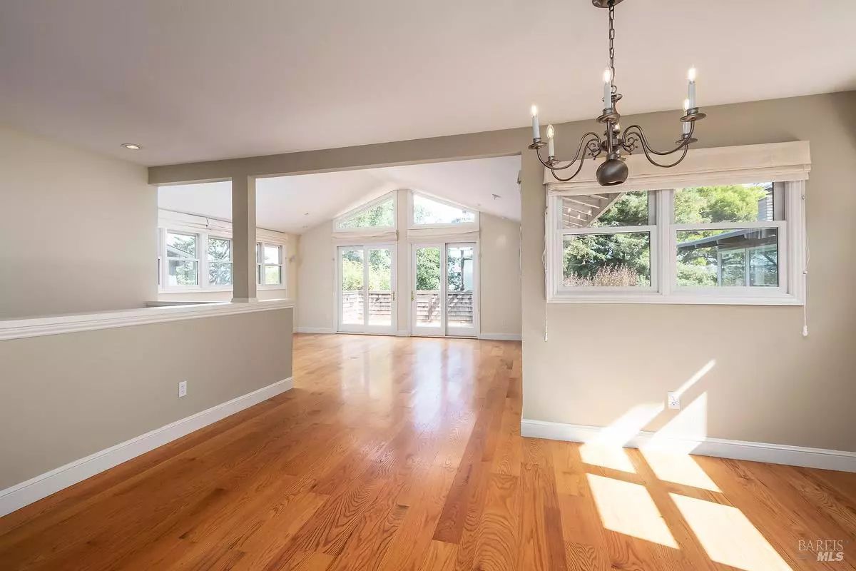 Corte Madera, CA 94925,9 Sunnyside AVE