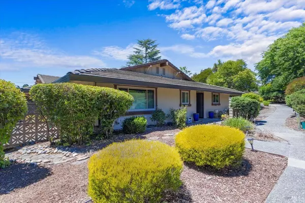 442 Las Casitas CT A, Santa Rosa, CA 95403