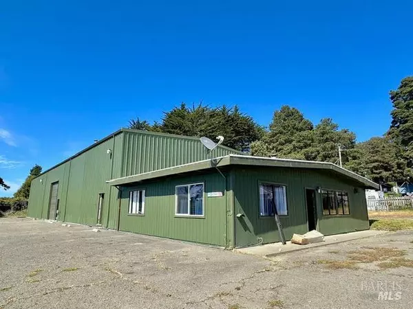 Fort Bragg, CA 95437,32940 Collins LN