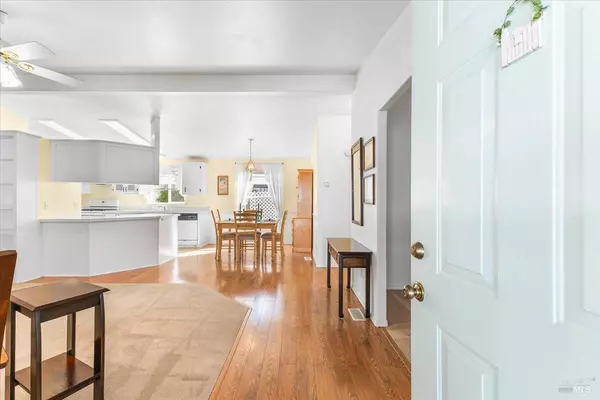 34 Circulo Juarez, Rohnert Park, CA 94928