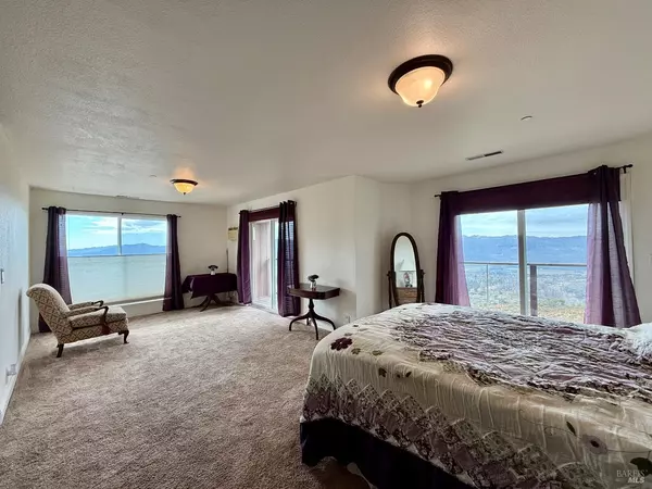 920 Crestmont DR, Angwin, CA 94508