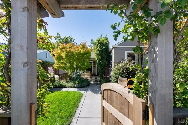 704 5th ST, Petaluma, CA 94952