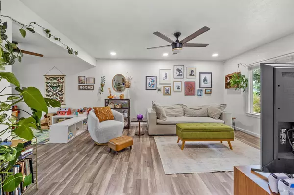 Vacaville, CA 95687,731 La Cruz LN