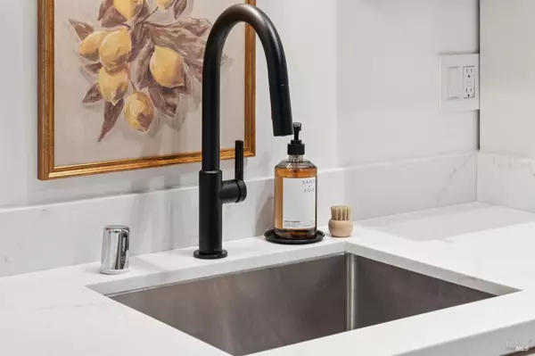 San Anselmo, CA 94960,84 Madrone AVE 1