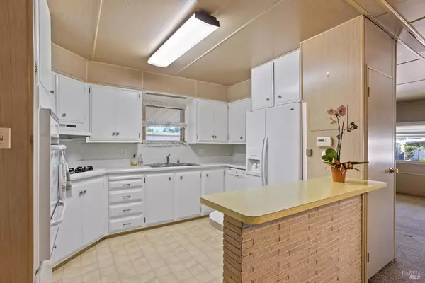 Santa Rosa, CA 95403,634 Colonial Park DR