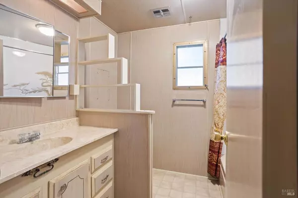 Santa Rosa, CA 95403,634 Colonial Park DR