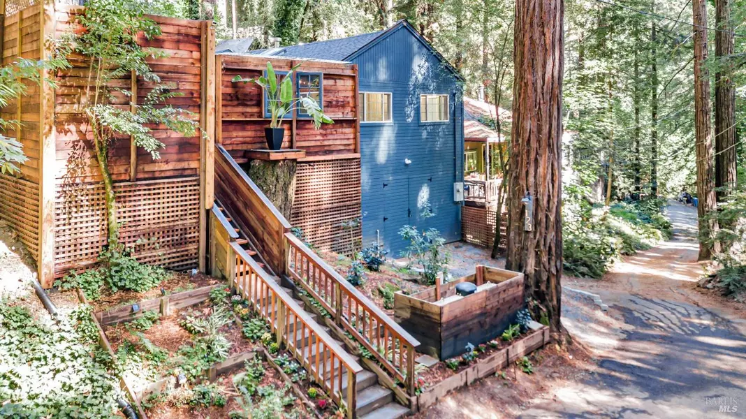 123 Redwood AVE, Camp Meeker, CA 95419