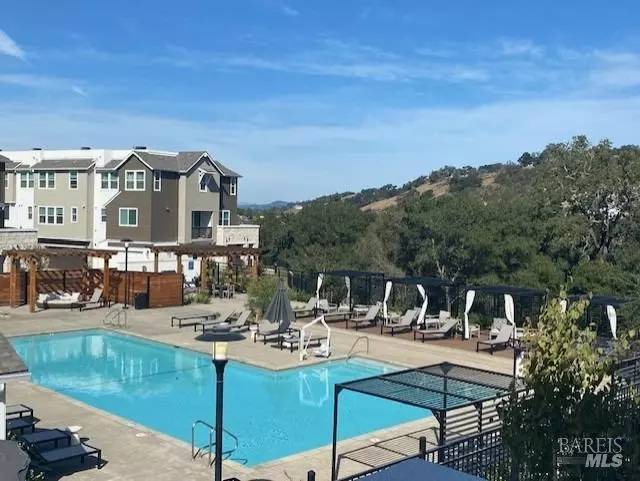 627 Semillon LN, Santa Rosa, CA 95403