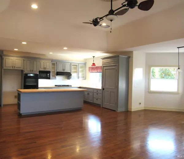 Sonoma, CA 95476,1005 Ray CT
