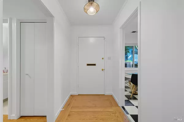 Larkspur, CA 94939,39 Bridge RD