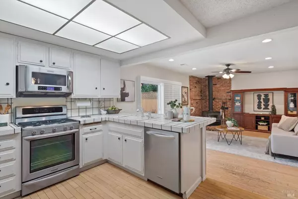 Petaluma, CA 94954,1312 Glenwood DR