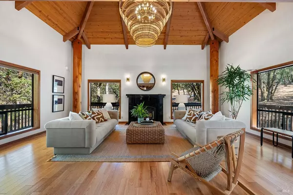 865 White Oak DR, Santa Rosa, CA 95409