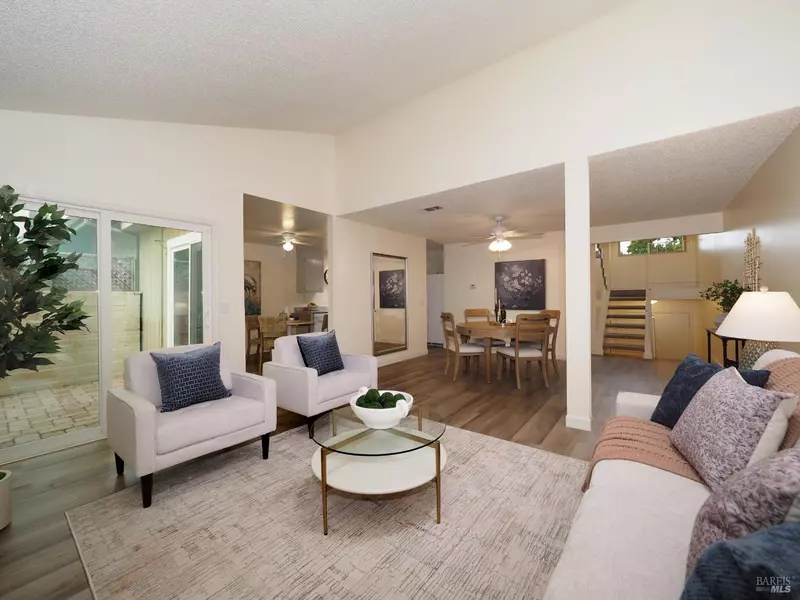 3113 Luna CT, Santa Rosa, CA 95405