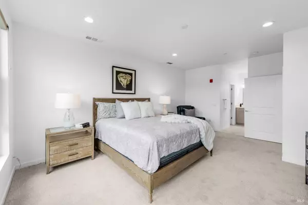 Napa, CA 94559,1655 2nd ST 318