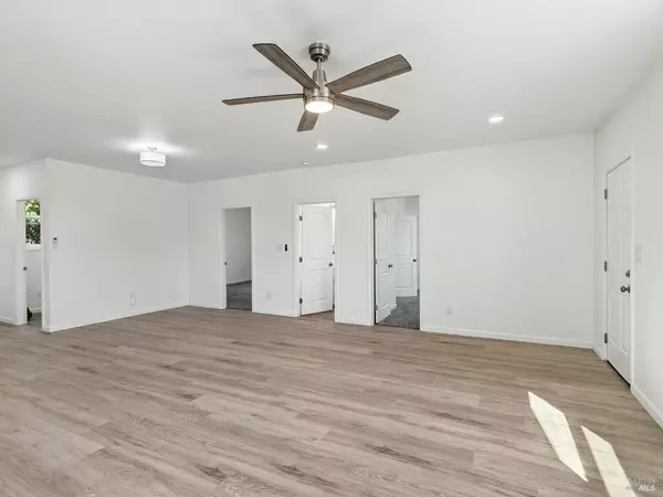 Hopland, CA 95449,13051 Mcdowell ST