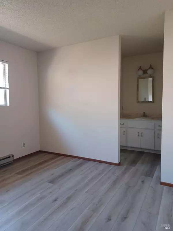 Healdsburg, CA 95448,214 Cottonwood CIR