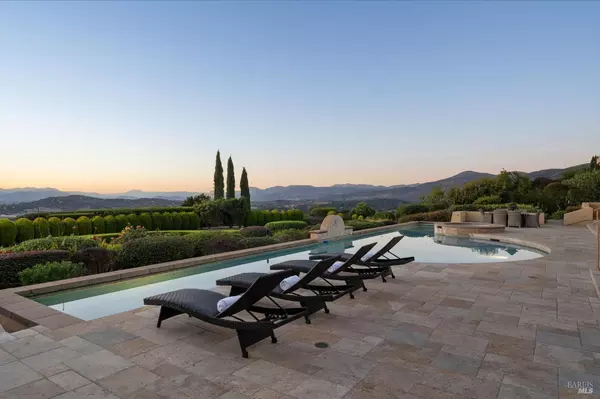215 Kreuzer LN, Napa, CA 94559