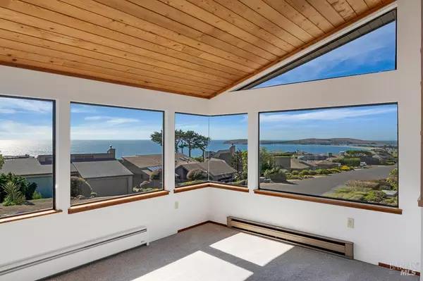 Bodega Bay, CA 94923,20890 Heron DR