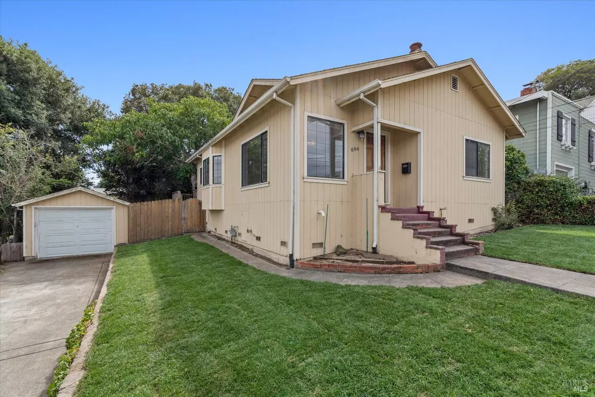 Petaluma, CA 94952,886 Olive ST