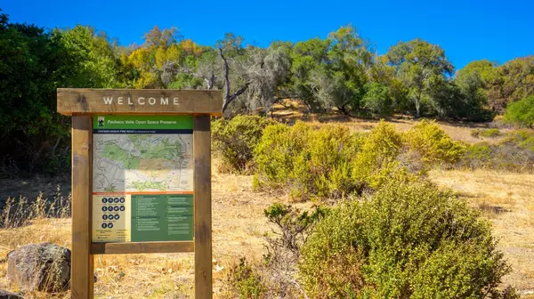 Novato, CA 94949,5 Charmaine CT