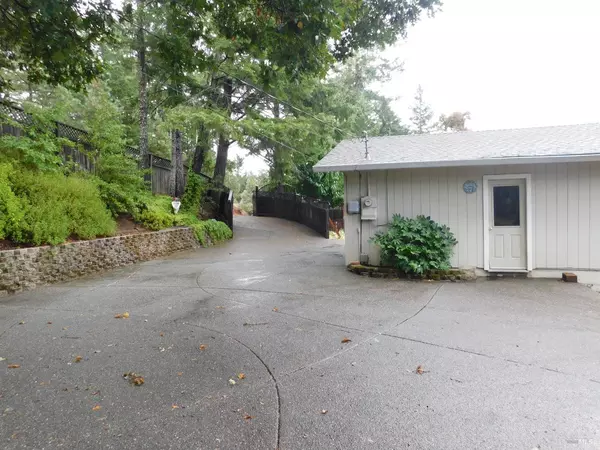 Willits, CA 95490,25922 Tucker LN