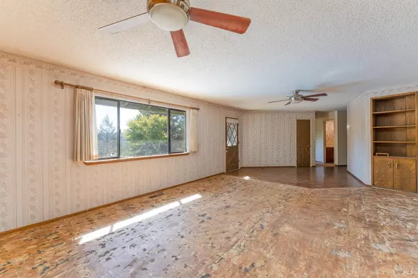 Willits, CA 95490,20201 Manzanita DR