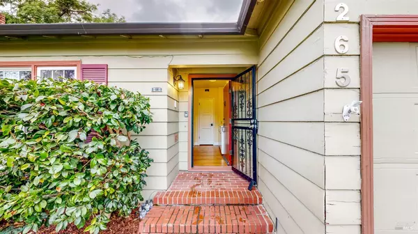 Santa Rosa, CA 95405,265 Doyle Park DR