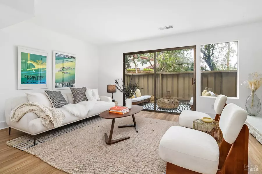 8 Park Crest CT C, Novato, CA 94947