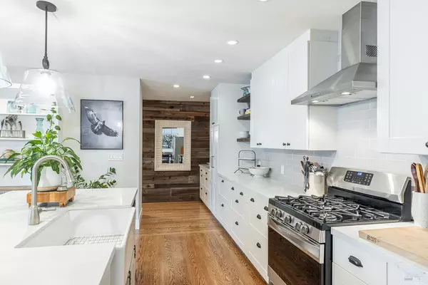 Napa, CA 94558,1961 Waverly ST