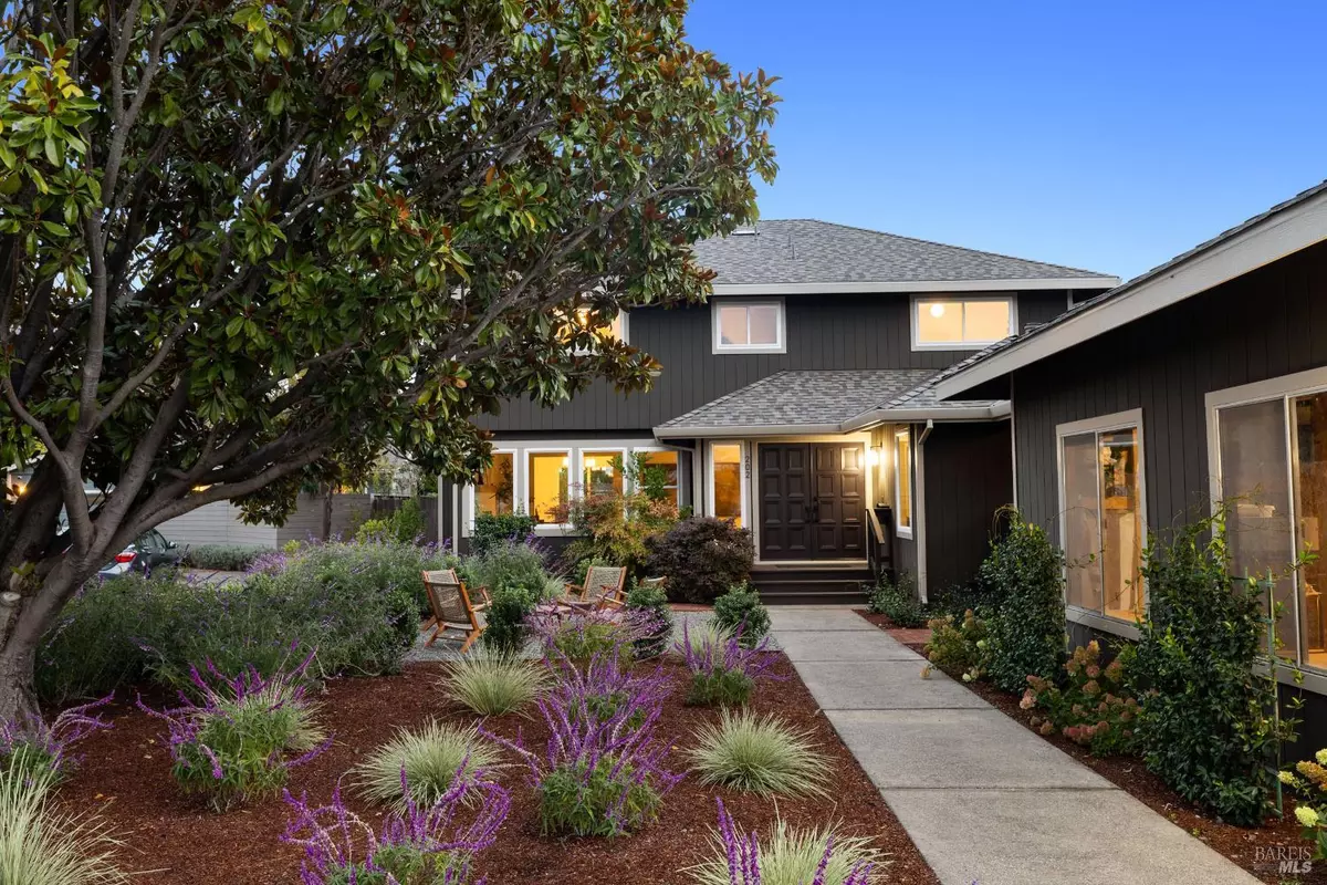 Larkspur, CA 94939,202 RIVIERA CIR