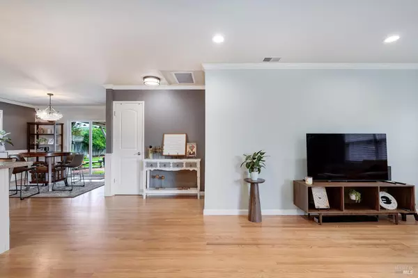 Sonoma, CA 95476,856 5th ST W