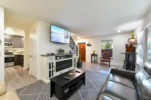 Santa Rosa, CA 95401,919 Kingwood ST