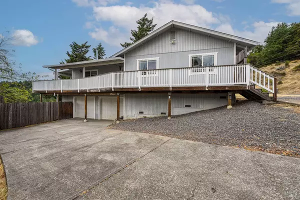 Willits, CA 95490,27180 Oriole DR
