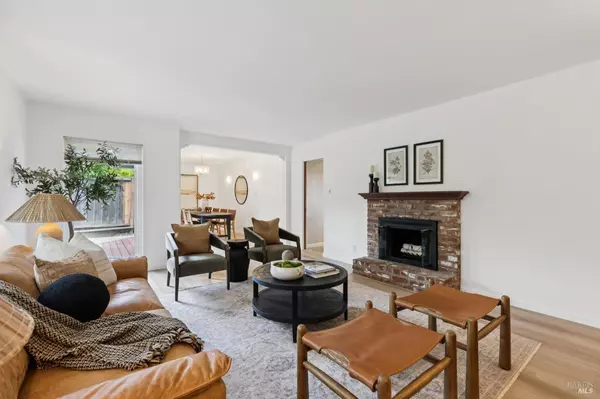 Novato, CA 94949,487 Alameda Del Prado