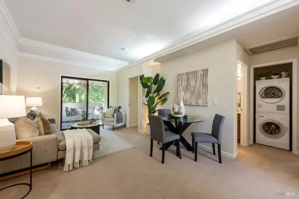 San Rafael, CA 94903,32 Picadilly CT