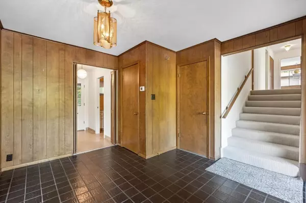 San Anselmo, CA 94960,2 Dutch Valley LN