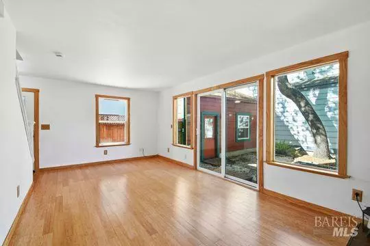 Santa Rosa, CA 95401,930 Kingwood ST